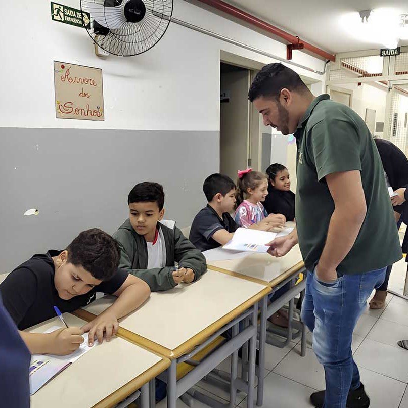 Estudantes Do Ano De Emeb Em Valinhos Lan Am Livro Sobre Famosa Obra