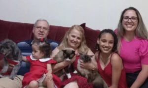 Após adotar Tomy, família valinhense aceita outro gato para fazer companhia