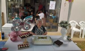 Moradora da Vila Colega comemora 86 anos com 8 filhos, 18 netos e 15 bisnetos