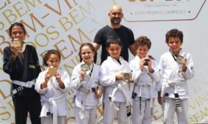 Atletas de Valinhos conquistam 7 medalhas em competição de jiu-jítsu