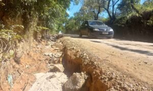 Principal alameda do Chácaras Alpinas vive em situação precária