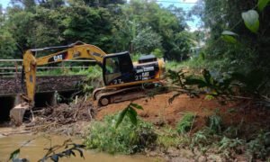Córrego Bom Jardim em Valinhos recebe obras de desassoreamento