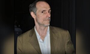 Professor de teatro de Valinhos lança 2º livro da sua trajetória