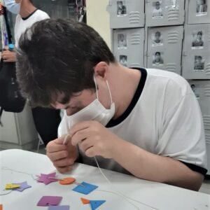 Assistidos a APAE de Valinhos preparam fantasias para o carnaval