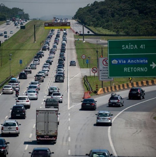 2,5 milhões de veículos são esperados em rodovias da região e litoral no carnaval