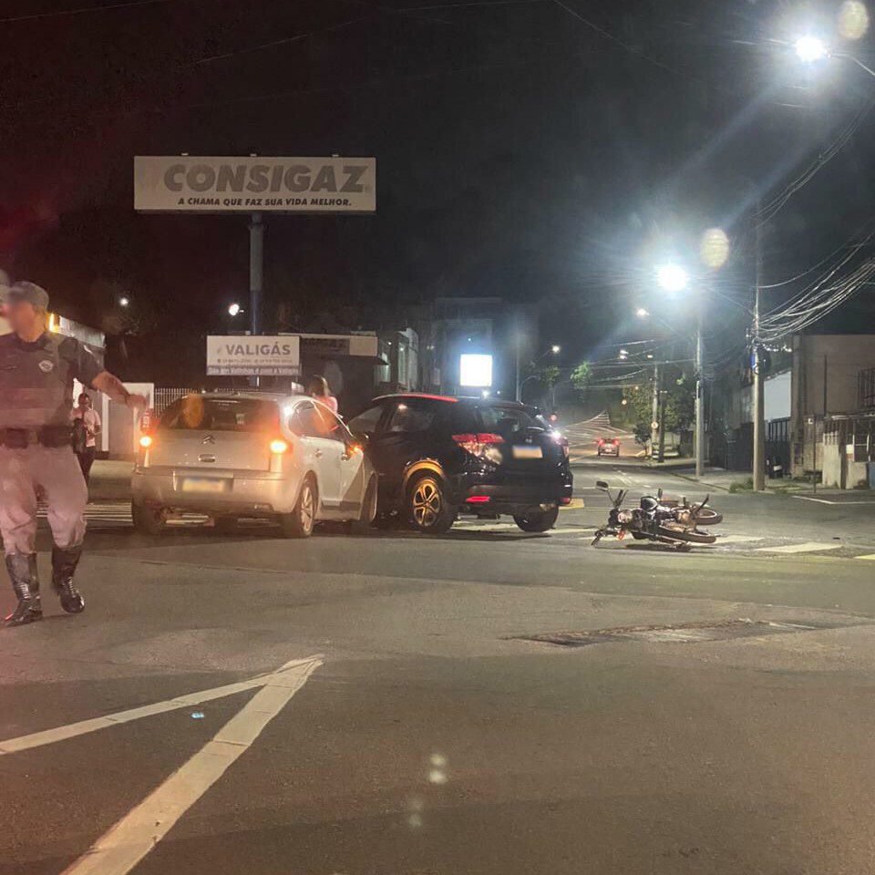 Acidente entre 2 carros e 1 moto na Invernada em Valinhos deixa 3 feridos