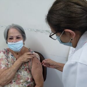 Valinhos inicia aplicação da dose de reforço bivalente contra a covid