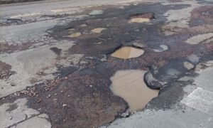 Motoristas de Valinhos usam app para alertar sobre buracos na cidade