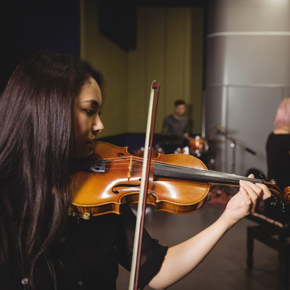 Casa da Criança abre inscrições para cursos gratuitos de violino e violão