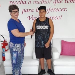 Valinhense deixa cabelo crescer por 2 anos e doa para o Rosa e Amor