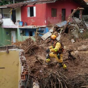 54 mortes já foram registradas após chuvas no litoral norte