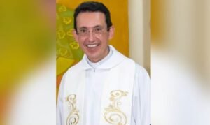 Palestra com padre Carlos, da Paróquia Sant'Ana, abre calendário do Rosa e Amor