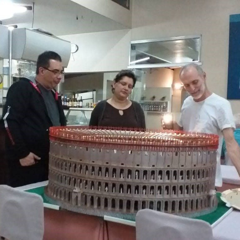 Maquete do Coliseu de Roma é produzida por professor de teatro valinhense