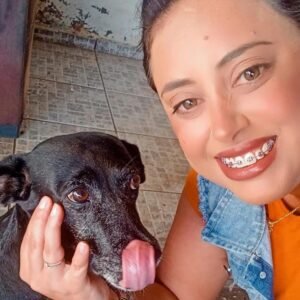Valinhense Carla é dona da cadela Cacau e de outros 10 animais