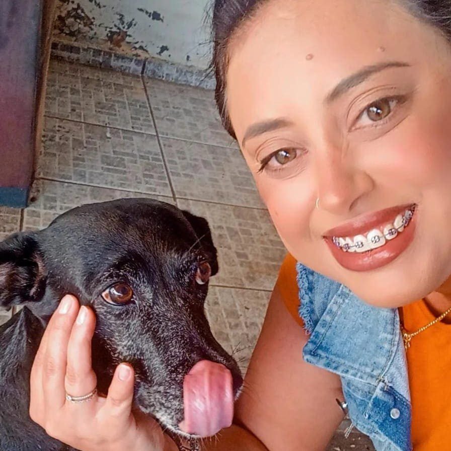 Valinhense Carla é dona da cadela Cacau e de outros 10 animais