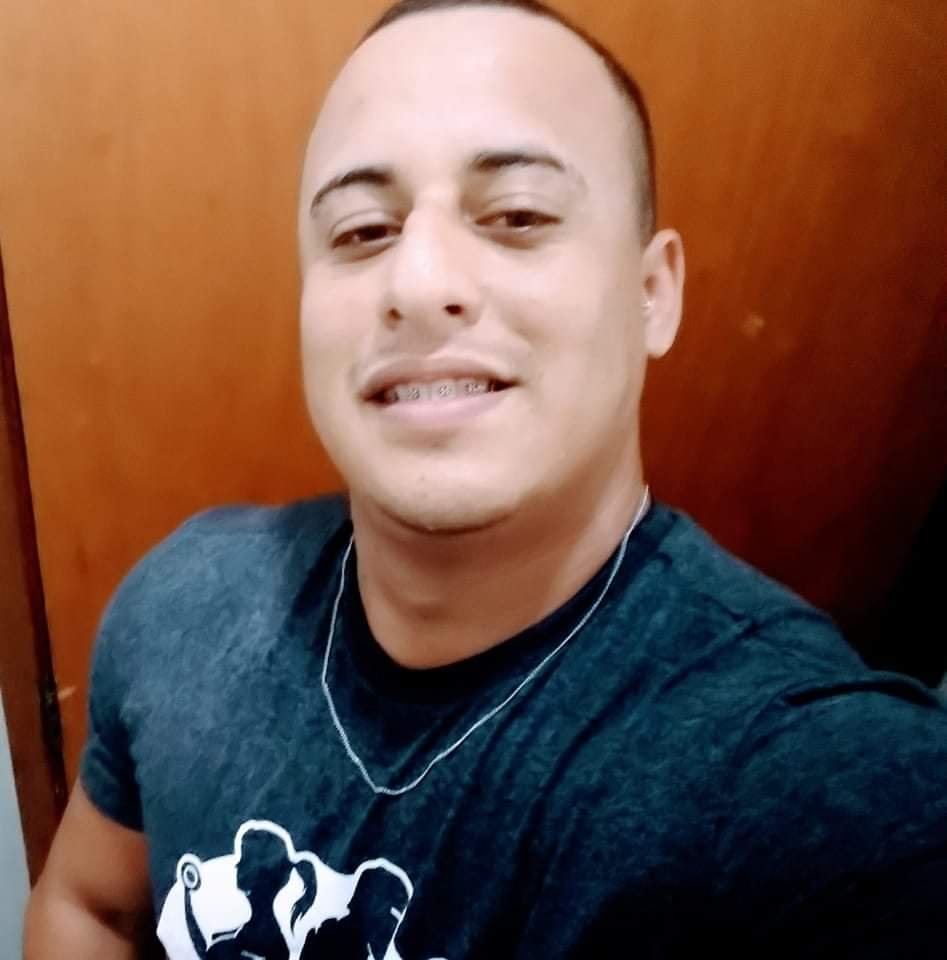 Valinhense gosta da série "Todo mundo odeia o Chris" e é fã de "Chaves"
