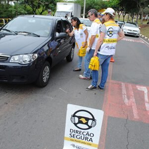 Motoristas poderão pagar com 40% de desconto multas aplicadas pelo Detran-SP
