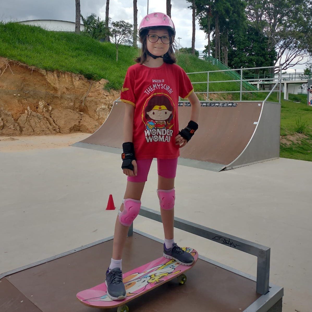 Valinhense Beatriz inspira-se em "Fadinha" para praticar skate