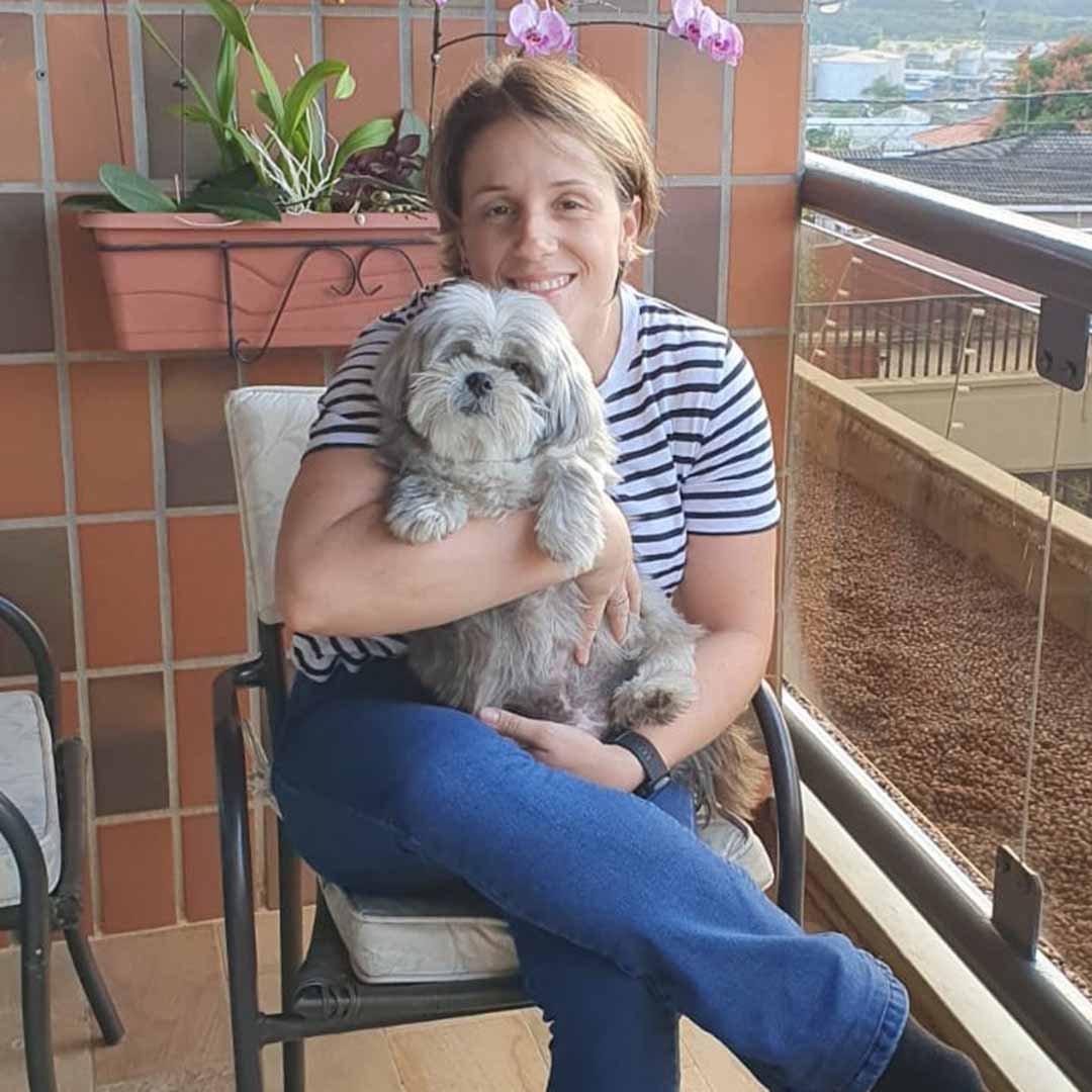 Após perder um olho, cãozinho Asthor é adotado por valinhense Izabela