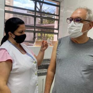 Valinhos amplia doses da vacina bivalente contra covid