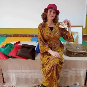 Há 20 anos, valinhense Paula encanta crianças com histórias e contos