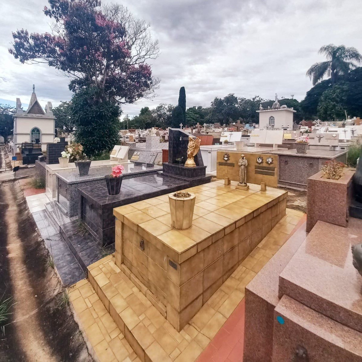 Cemitério de Valinhos fechará para visitação nesta 4ª feira