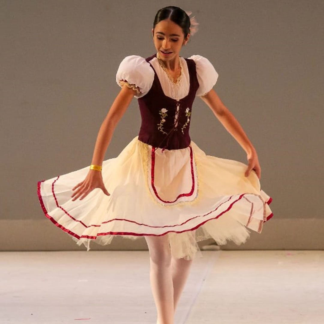Bailarina mirim valinhense de 12 anos já venceu competição na Argentina