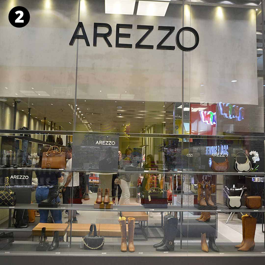 Reinaugura o da loja de cal ados Arezzo no Shopping Valinhos