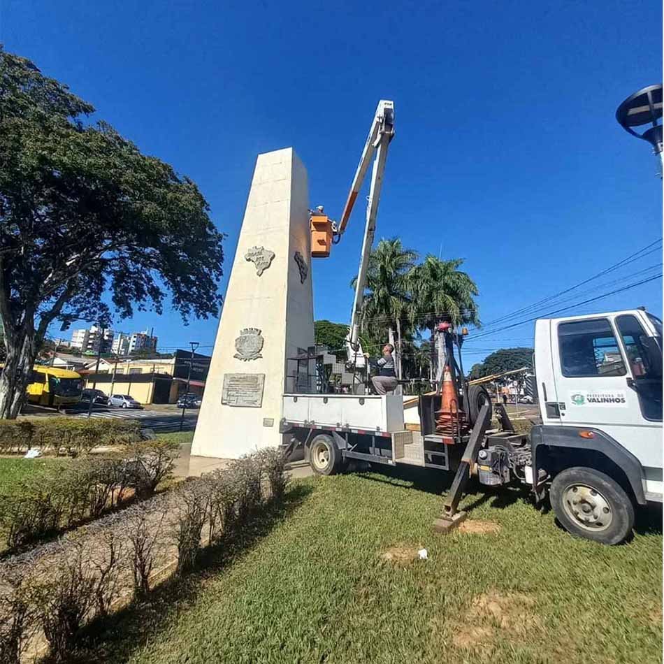 Obelisco na Praça Brasil 500 Anos em Valinhos passa por restauro