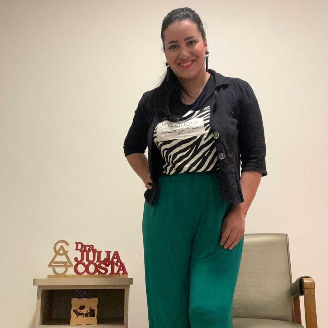 Psicóloga há 13 anos, Julia atua com acupuntura e hipnoterapia em Valinhos