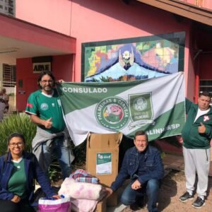 Consulado do Palmeiras doa agasalhos à APAE de Valinhos