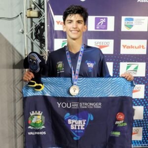 Atleta conquista medalha inédita para Valinhos na natação