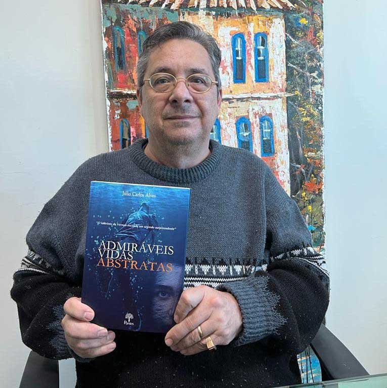 Escritor valinhense Júlio Alves lançará 3º livro em julho