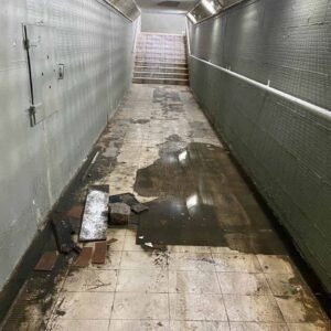 Túnel da Vila Santana em Valinhos registra mau cheiro e poças d’água