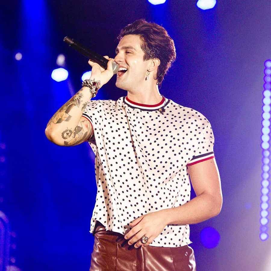 Marca @ de quem vai te levar pra ver o show do Luan Santana