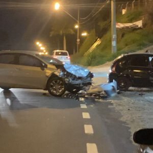 Veículos batem na Rodovia dos Andradas em Valinhos
