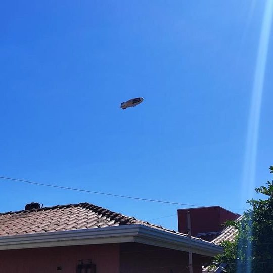 Balão dirigível que homenageia Santos Dumont sobrevoa Valinhos