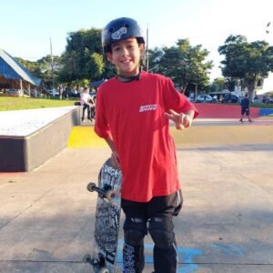 Com 9 anos Felipe representa Valinhos no Paulista de Skate