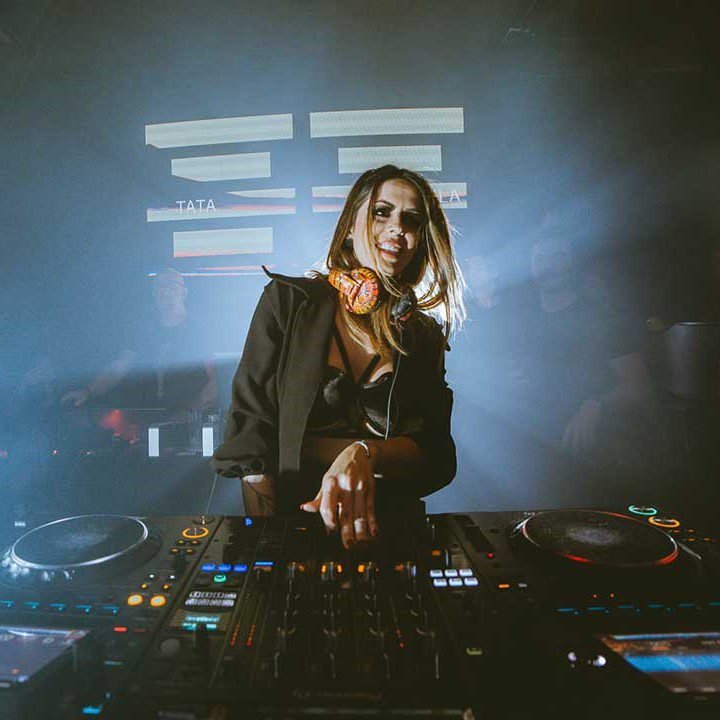 DJ valinhense Tata Gabriela abrirá show de Dennis DJ neste sábado