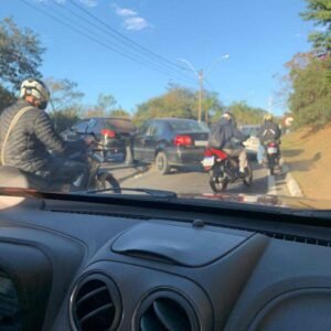 Rod. Guilherme Mamprim em Valinhos tem acidente entre 3 veículos nesta 4ª