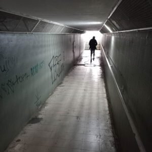 Túnel da Vila Santana em Valinhos está quase no escuro