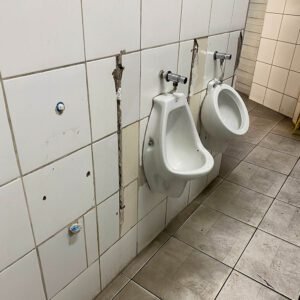 Usuários da rodoviária de Valinhos pedem reforma de banheiros