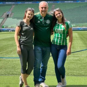 Dia dos Pais: Valinhense Palmeirinha criou as 2 filhas e é super presente
