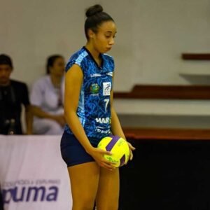 Central Janainna integra equipe valinhense de vôlei desde 2019
