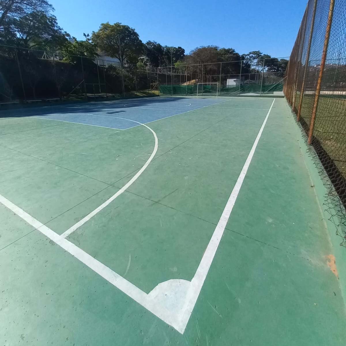 Quadra poliesportiva do CLT em Valinhos terá rede superior