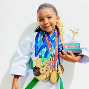 Valinhense Bárbara já tem 53 medalhas e está na final do Brasileiro de karatê
