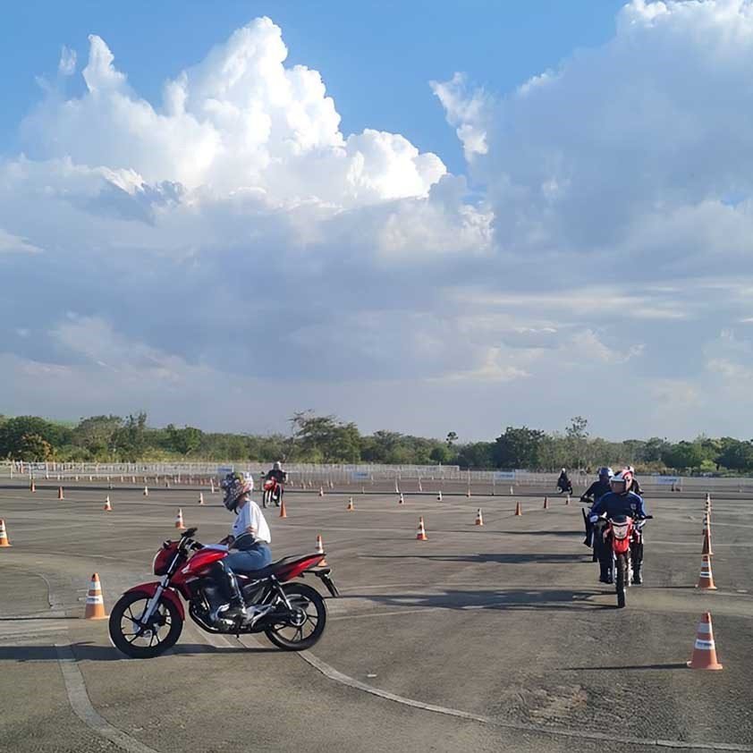 Novos GCM's de Valinhos participam de curso sobre pilotagem de moto