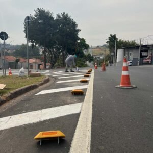 Rotatória da antiga JUPA em Valinhos recebe nova sinalização
