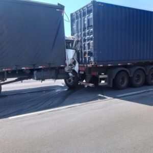 Acidente é registrado na Rod. Anhanguera em frente à Eaton Valinhos
