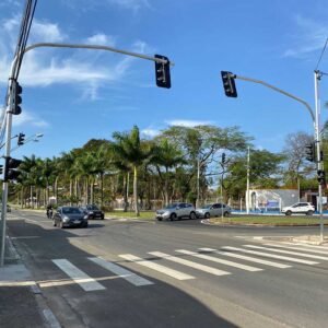 Semáforo ao lado do CLT em Valinhos inicia operação na próxima 4ª feira